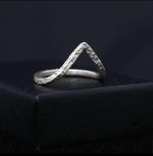 Textured wishbone ring