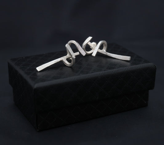 Hug earrings