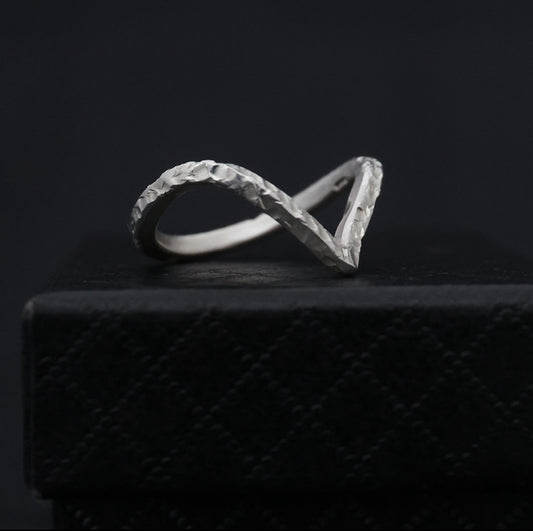 Textured wishbone ring